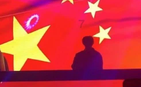 夏日时尚的爱丽